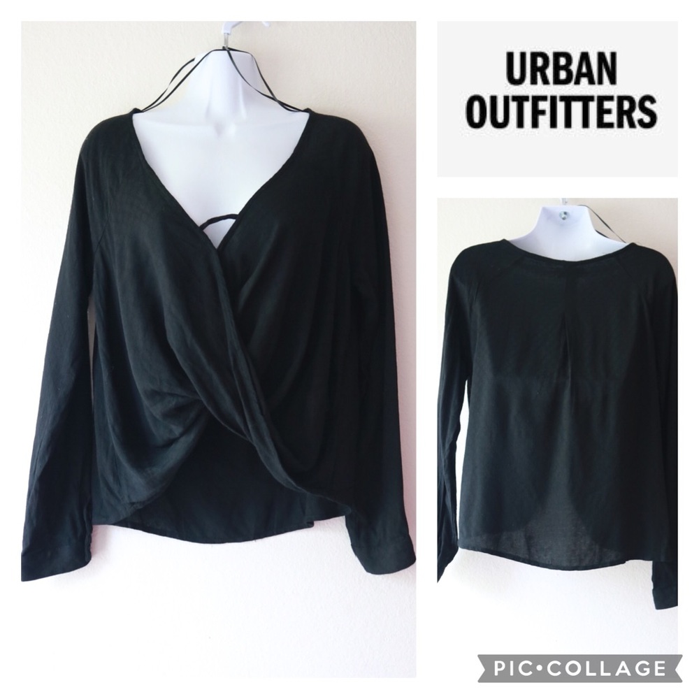 🔥Urban Outfitters twist front top